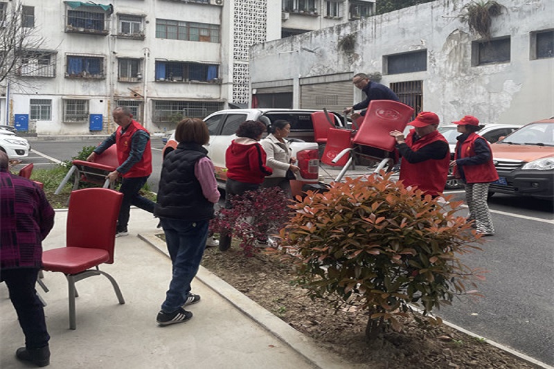 我為群眾辦實事||黨建引領送溫暖,愛心座椅進社區(qū)